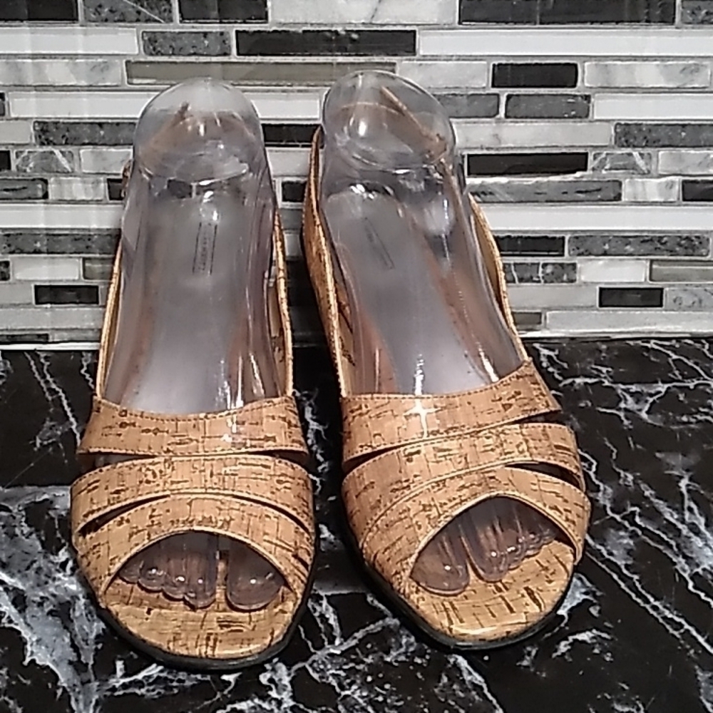 Laura Scott 7.5 cork design heels 👠